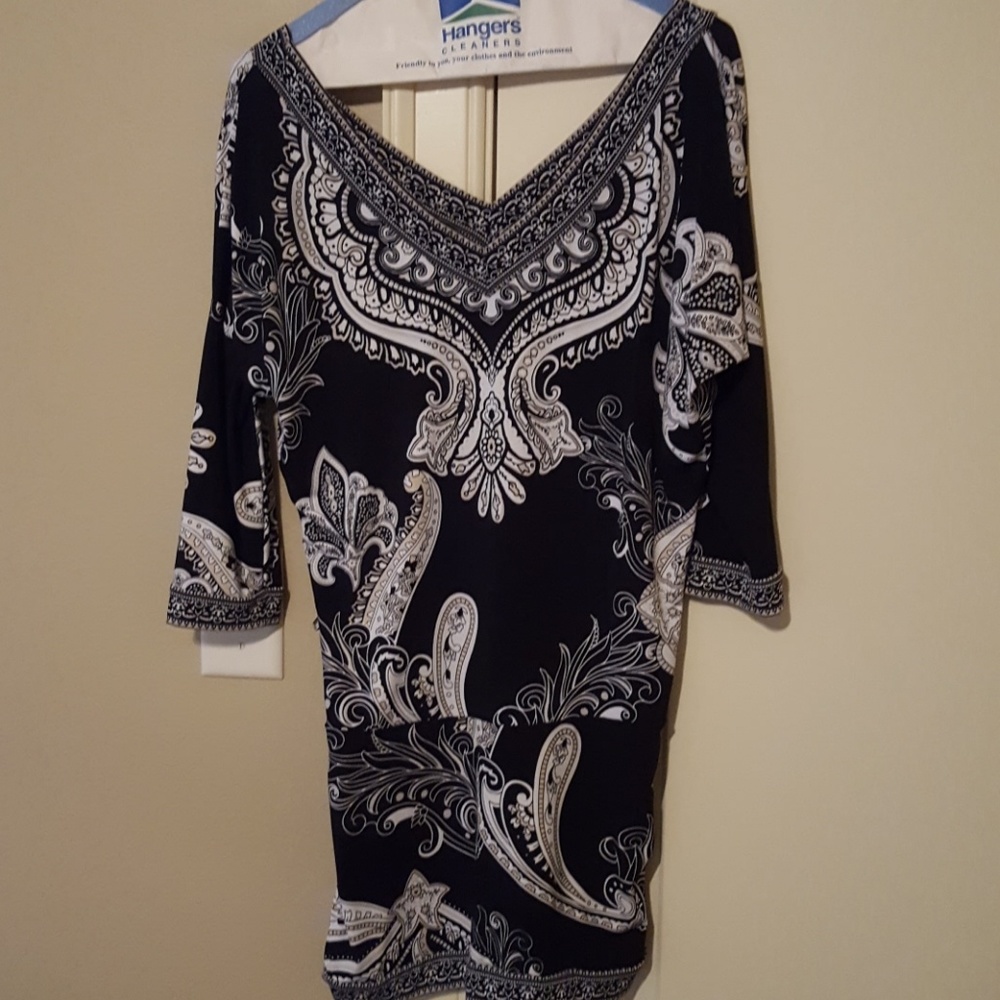 Black/cream/white tunic great condition.size small